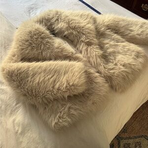 ZARA Viral Faux Fur Coat – NWT ✨ Beige/Cream – Size M